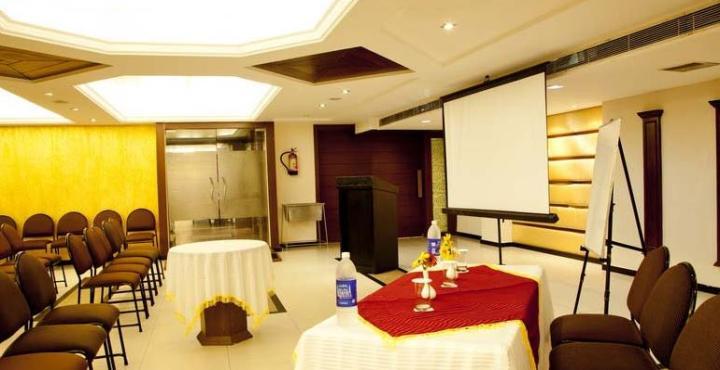 Hotel Klg International Zirakpur Екстериор снимка