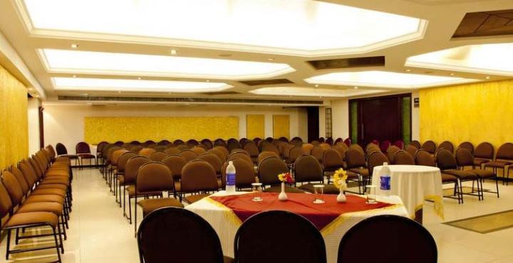 Hotel Klg International Zirakpur Екстериор снимка
