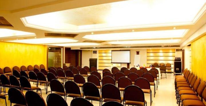 Hotel Klg International Zirakpur Екстериор снимка