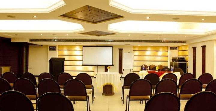 Hotel Klg International Zirakpur Екстериор снимка