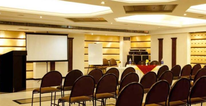 Hotel Klg International Zirakpur Екстериор снимка