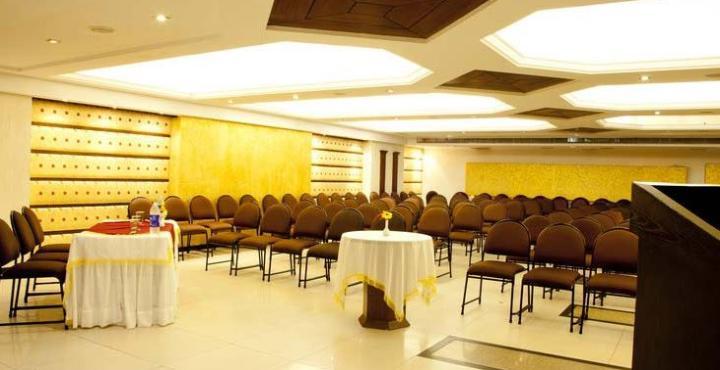 Hotel Klg International Zirakpur Екстериор снимка
