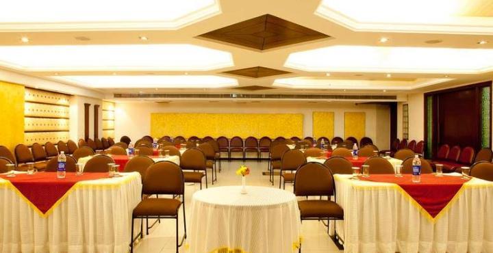 Hotel Klg International Zirakpur Екстериор снимка