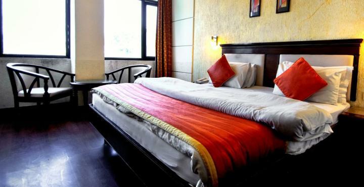 Hotel Klg International Zirakpur Екстериор снимка