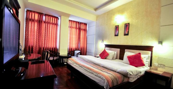 Hotel Klg International Zirakpur Екстериор снимка