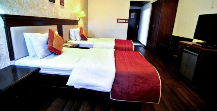 Hotel Klg International Zirakpur Екстериор снимка