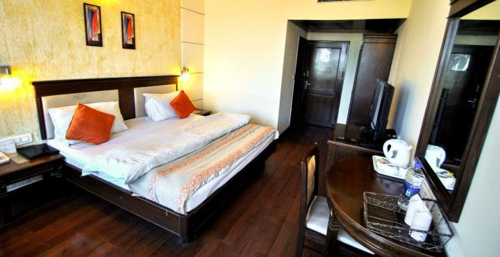 Hotel Klg International Zirakpur Екстериор снимка