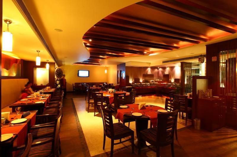 Hotel Klg International Zirakpur Екстериор снимка