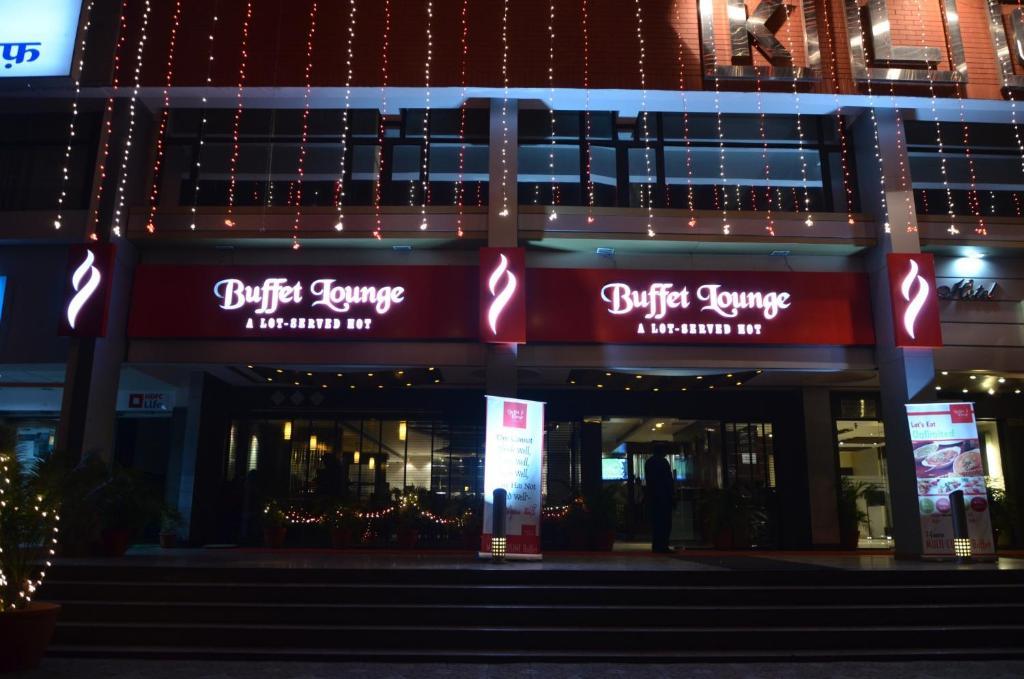 Hotel Klg International Zirakpur Екстериор снимка