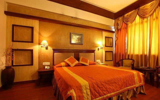Hotel Klg International Zirakpur Екстериор снимка