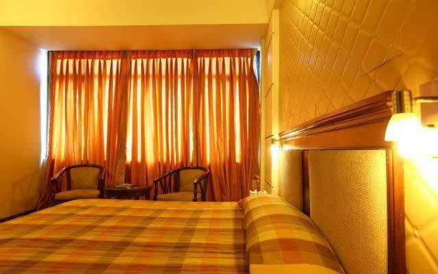 Hotel Klg International Zirakpur Екстериор снимка