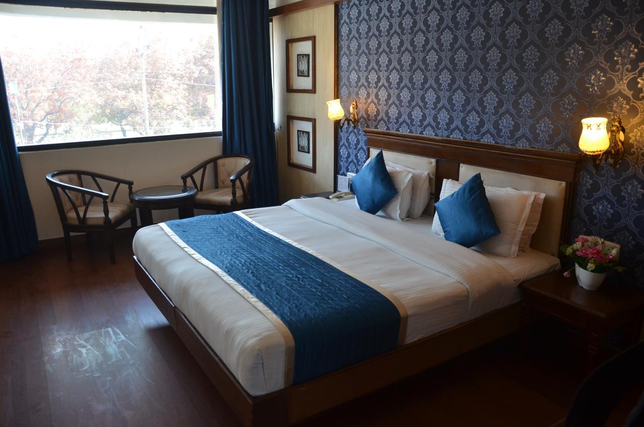 Hotel Klg International Zirakpur Екстериор снимка