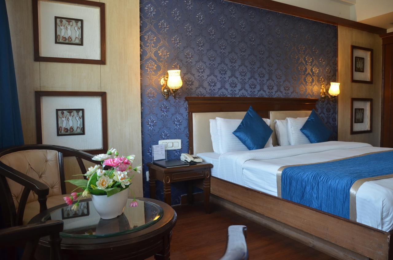 Hotel Klg International Zirakpur Екстериор снимка