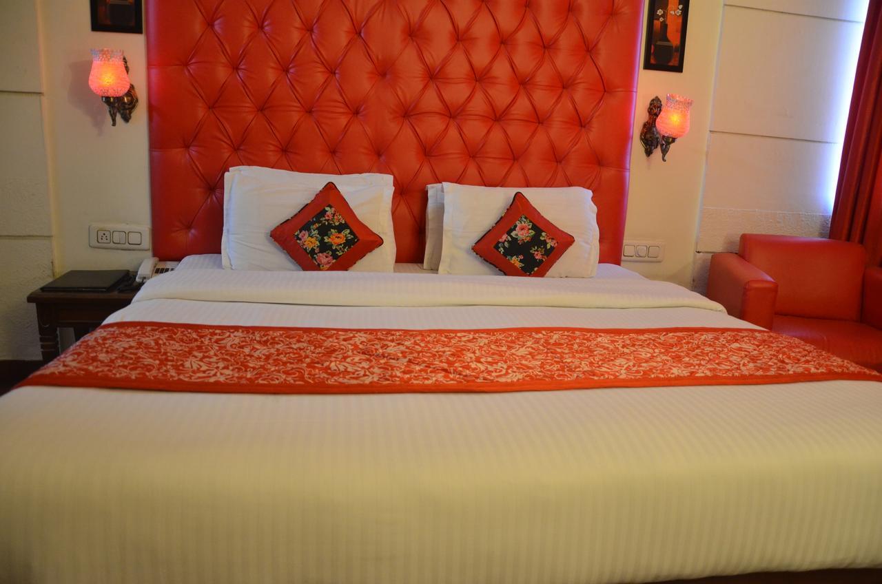 Hotel Klg International Zirakpur Екстериор снимка