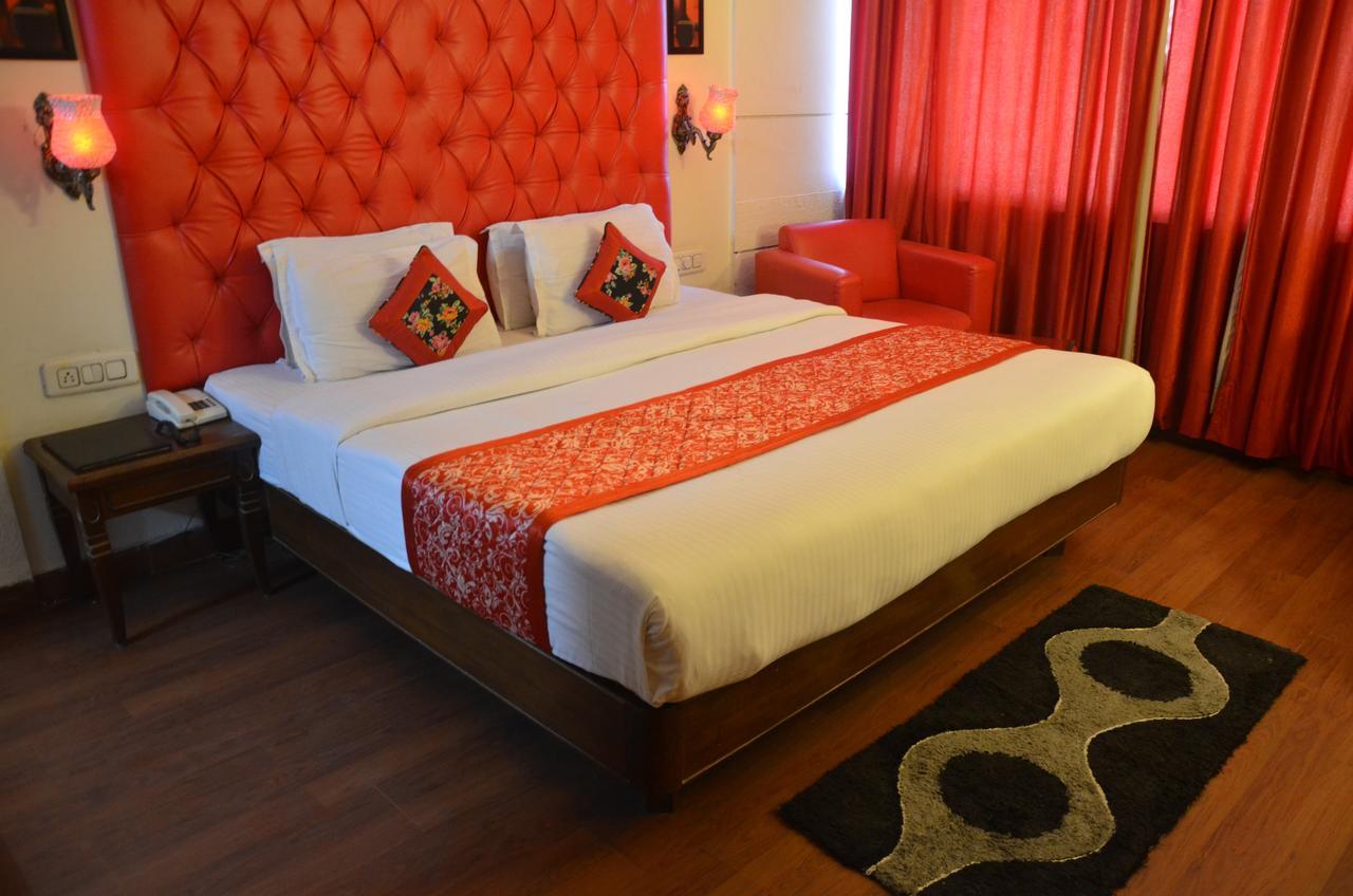 Hotel Klg International Zirakpur Екстериор снимка