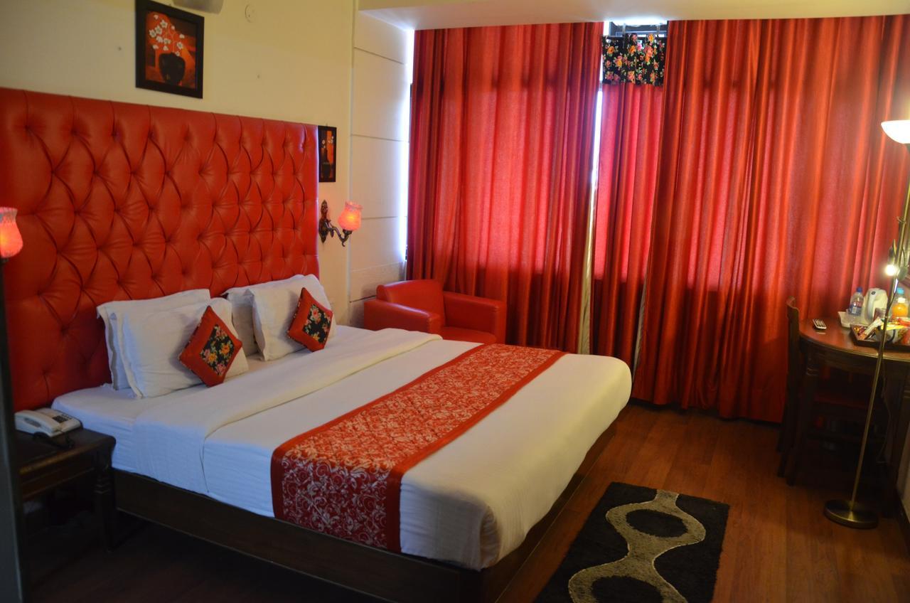 Hotel Klg International Zirakpur Екстериор снимка