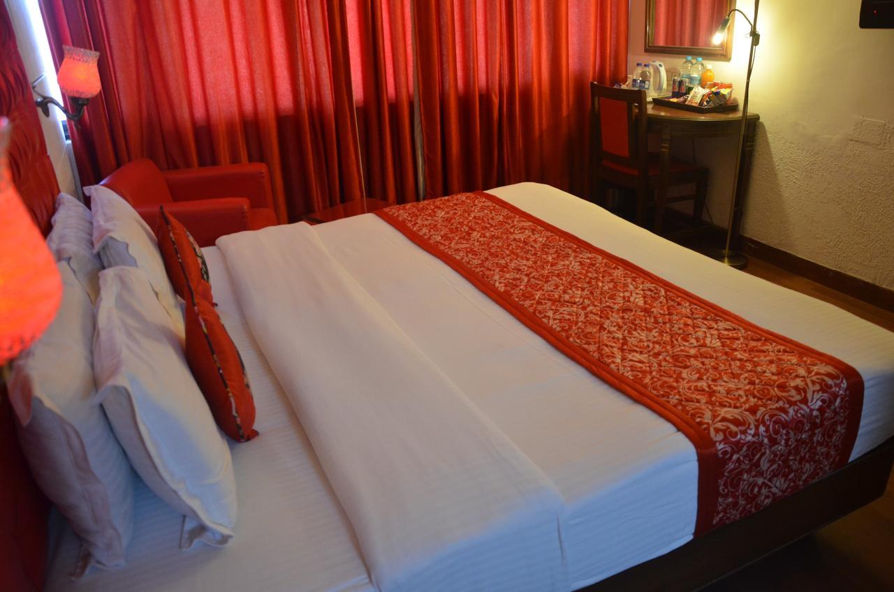 Hotel Klg International Zirakpur Екстериор снимка