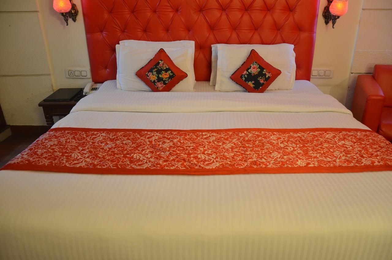 Hotel Klg International Zirakpur Екстериор снимка