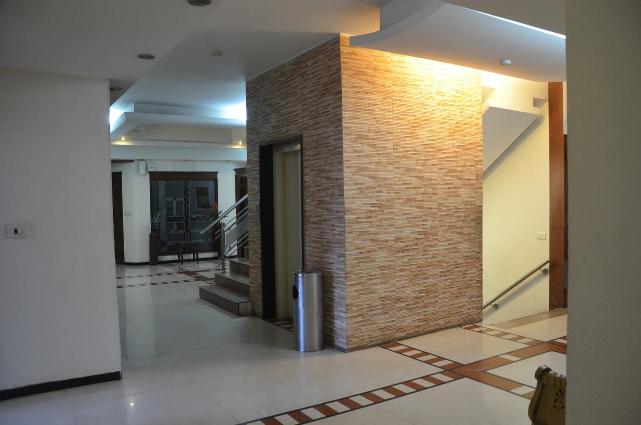Hotel Klg International Zirakpur Екстериор снимка