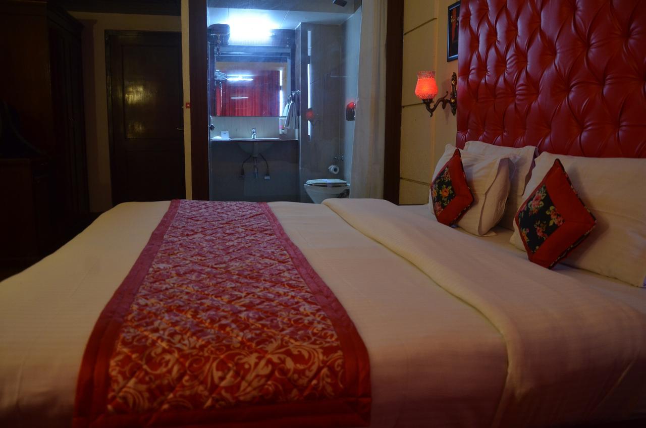 Hotel Klg International Zirakpur Екстериор снимка