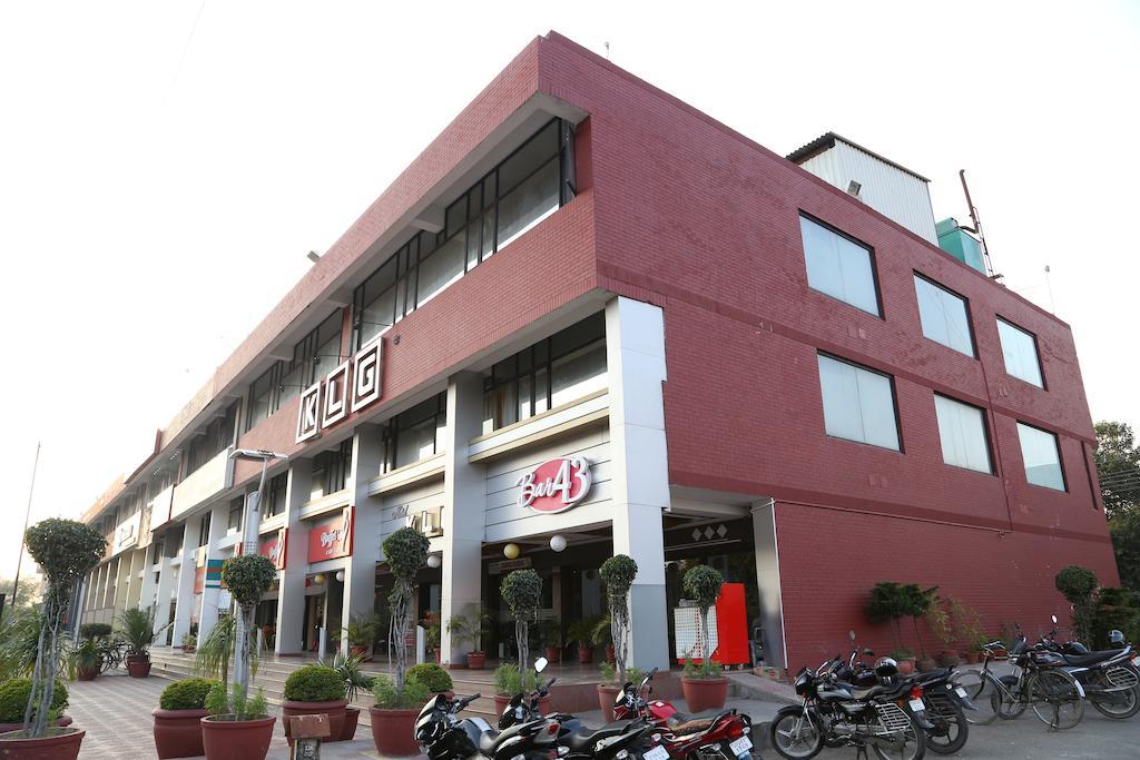 Hotel Klg International Zirakpur Екстериор снимка